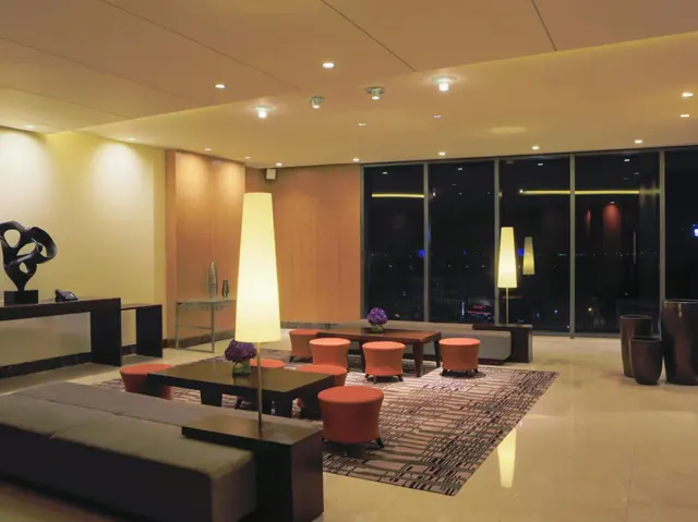 홀리데이 인 앤 스위트 마카티 바이 IHG